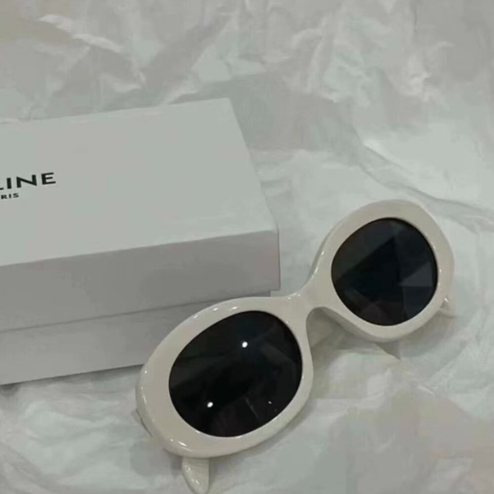 Celine Triomphe CL40194U Sunglasses - Like New with Original Box & Dust Bag